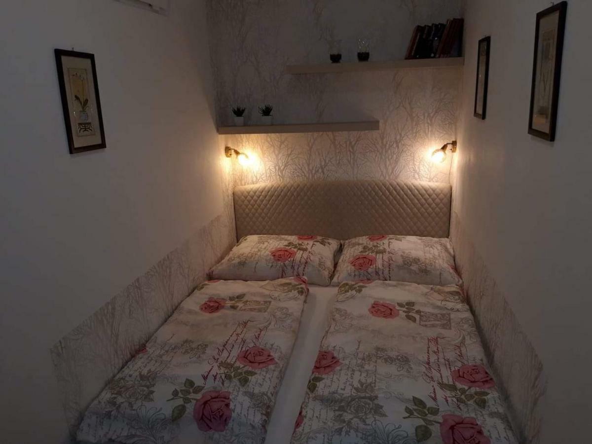 Apartman Pod Hradem Apartment Znojmo Luaran gambar